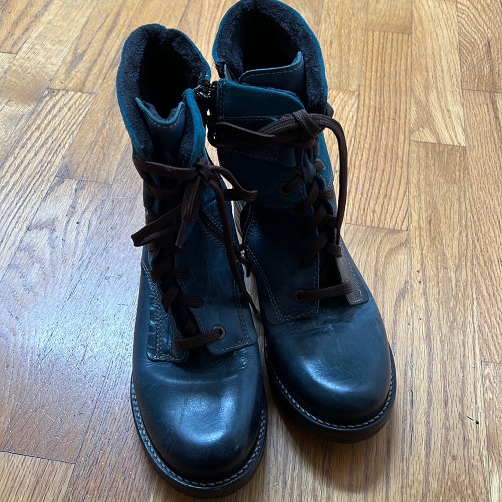 Boots, never been worn. Super comfy
